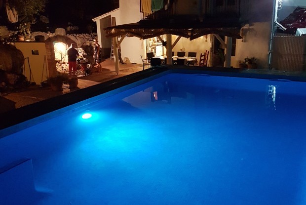 piscine de nuit